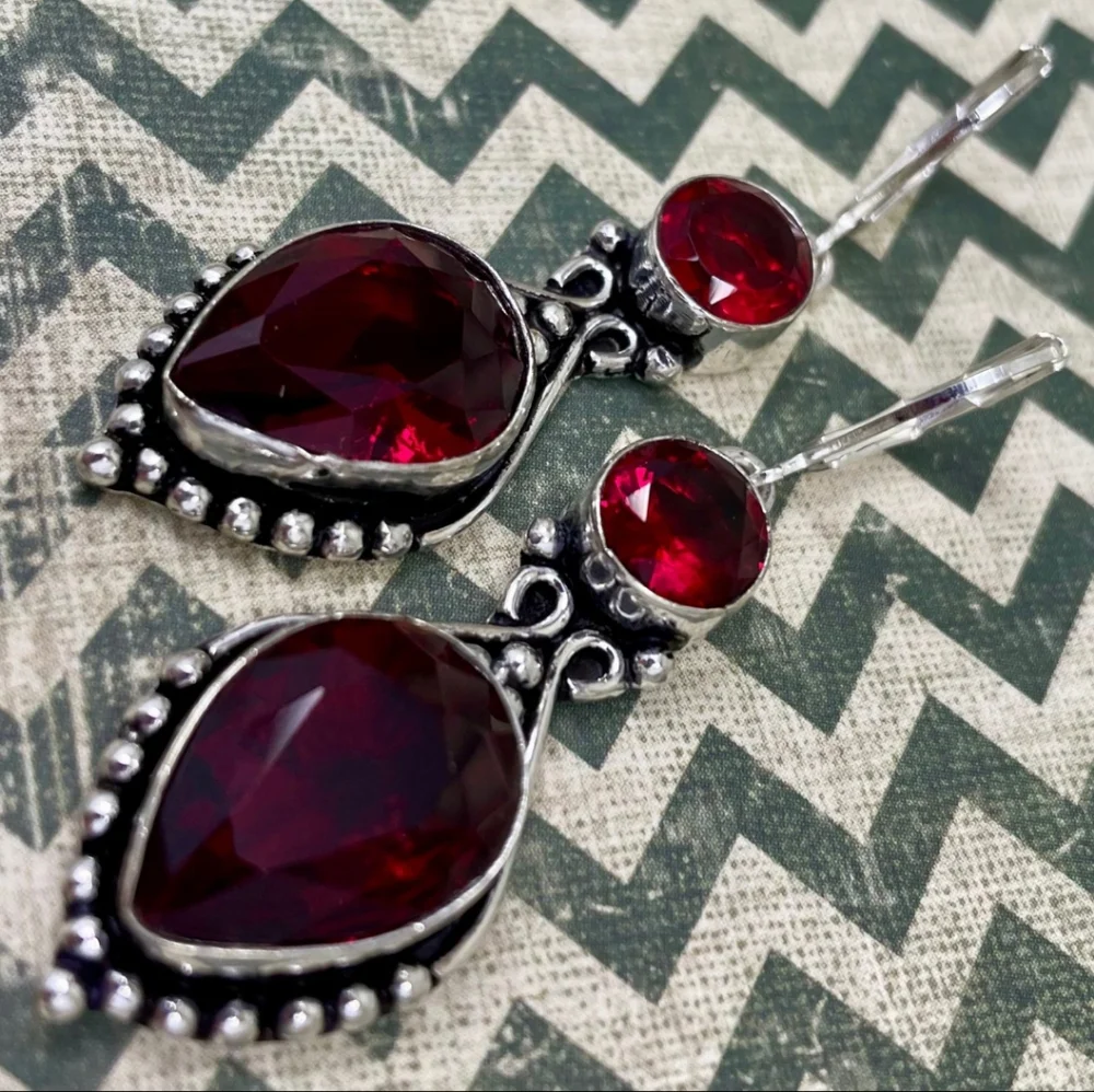 💕NWOT Elegant Red Garnet and Silver Drop Earrings - Picture 8 of 10